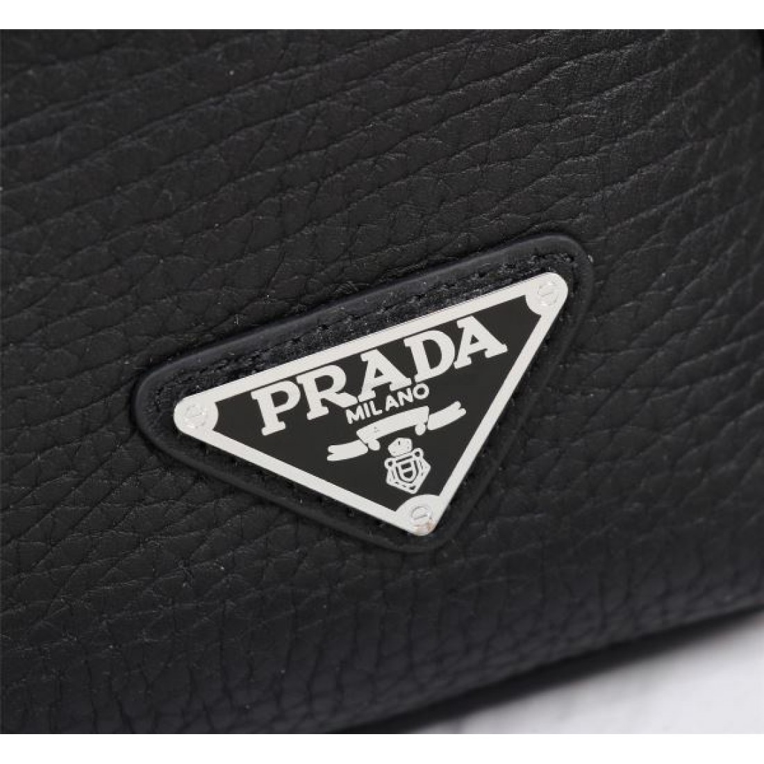 プラダ コピー バックパック 軽量かつエレガントな最新作 PRADA
