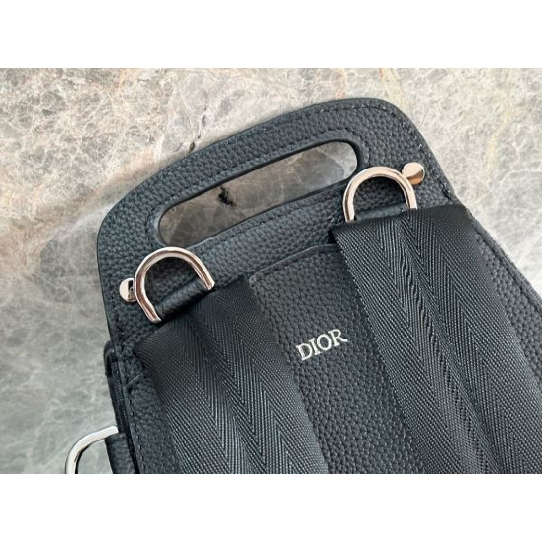 圧倒的な人気 DIOR コピー バックパック 高機能で実用的なデザイン