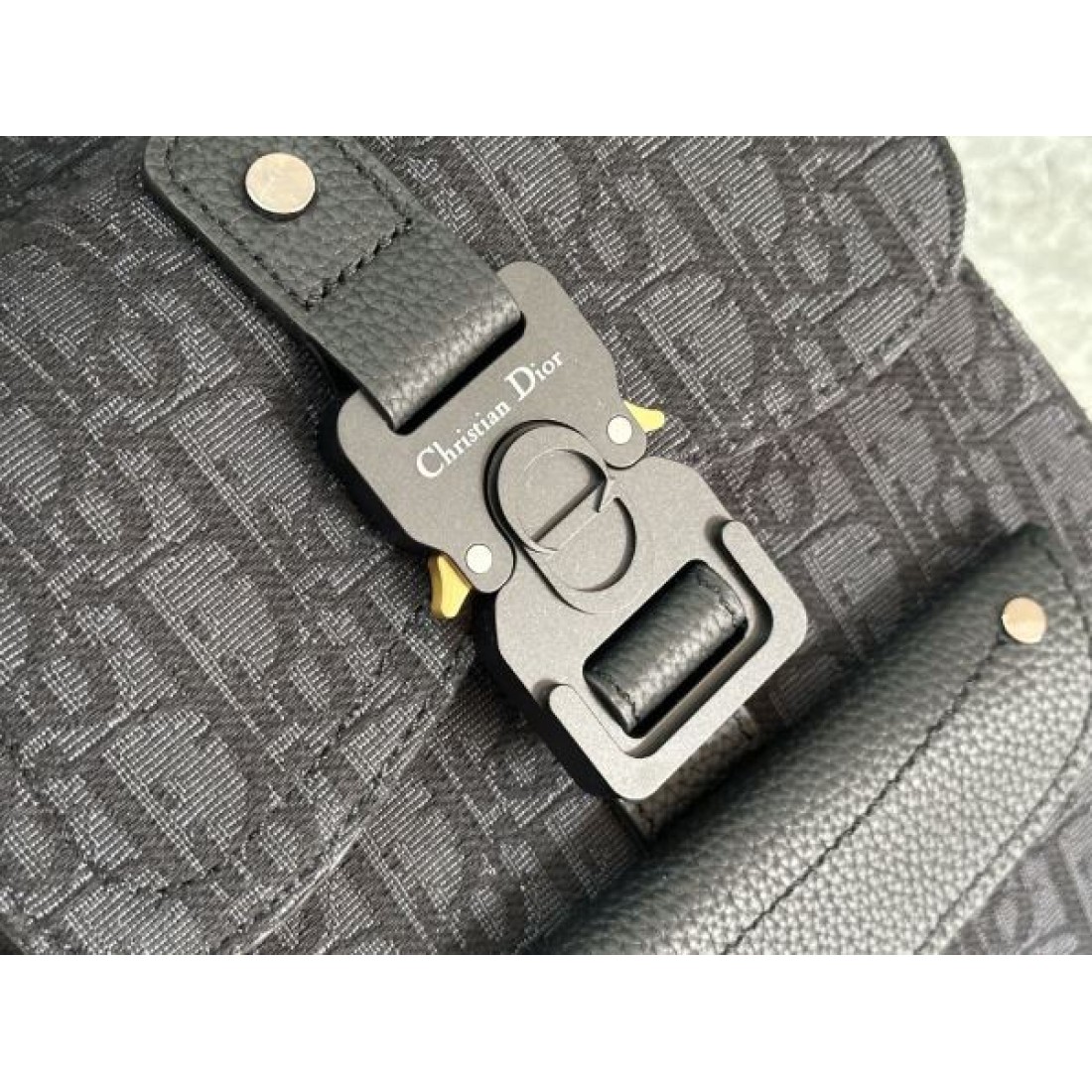 圧倒的な人気 DIOR コピー バックパック 高機能で実用的なデザイン