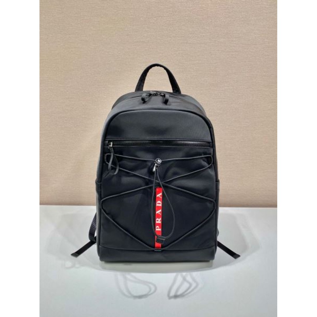 機能性とスタイルを兼備した PRADA プラダ コピー バックパック 人気急上昇中