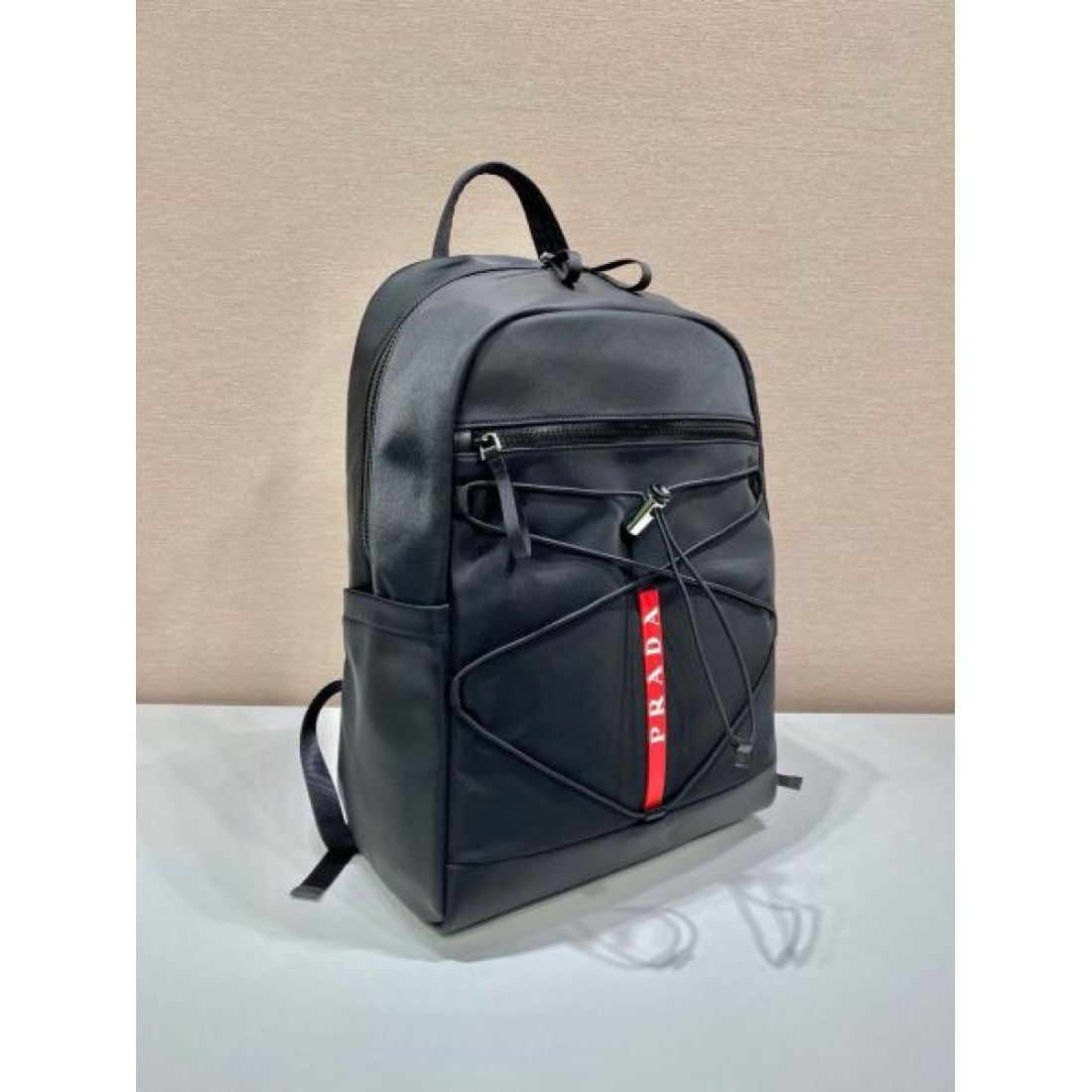 機能性とスタイルを兼備した PRADA プラダ コピー バックパック 人気急上昇中