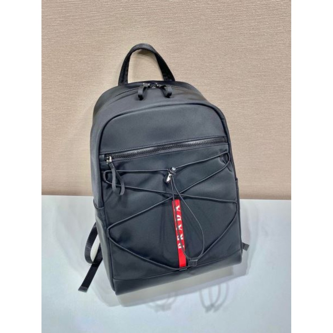 機能性とスタイルを兼備した PRADA プラダ コピー バックパック 人気急上昇中