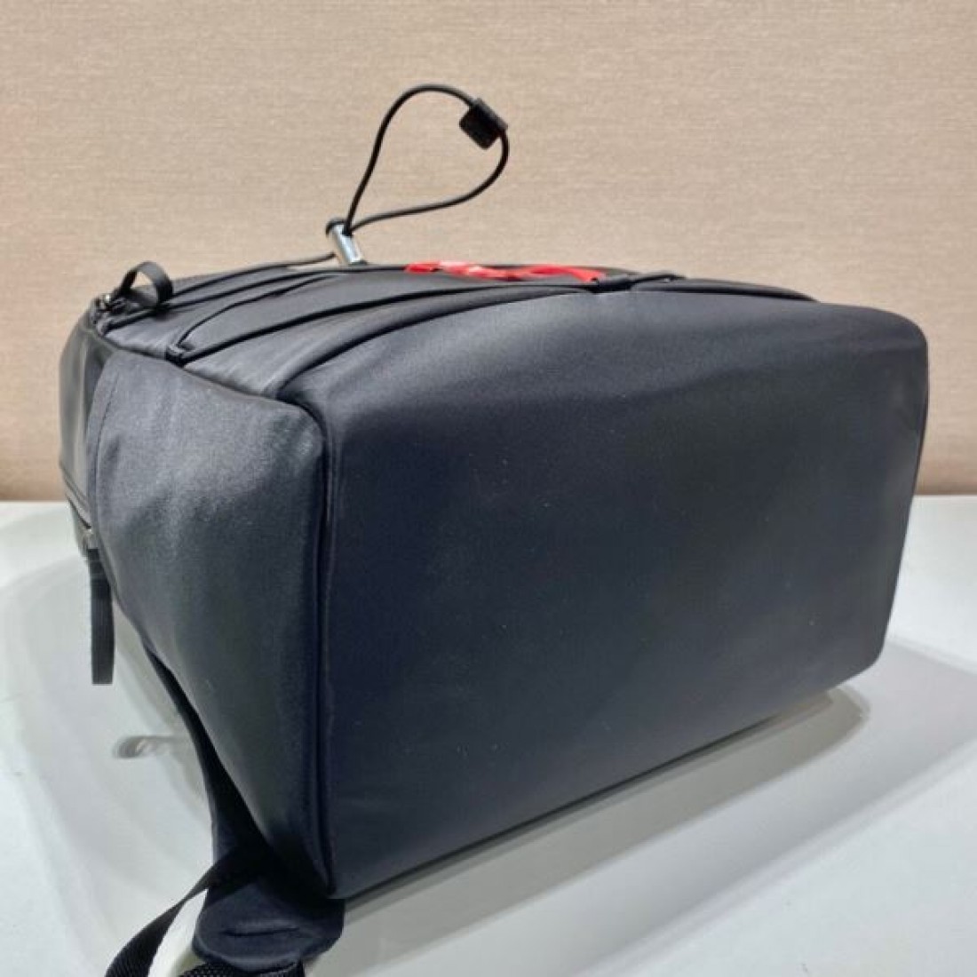 機能性とスタイルを兼備した PRADA プラダ コピー バックパック 人気急上昇中