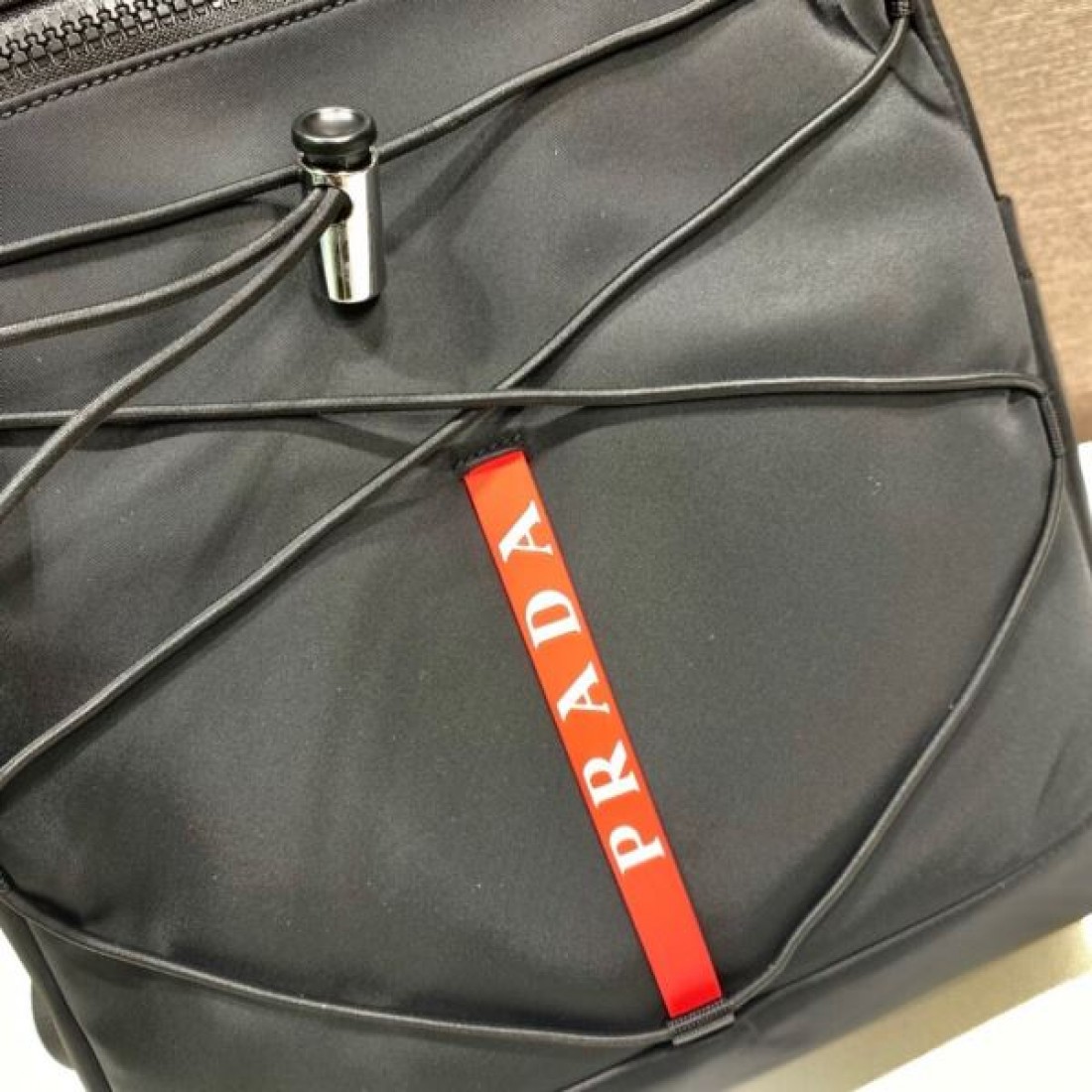 機能性とスタイルを兼備した PRADA プラダ コピー バックパック 人気急上昇中