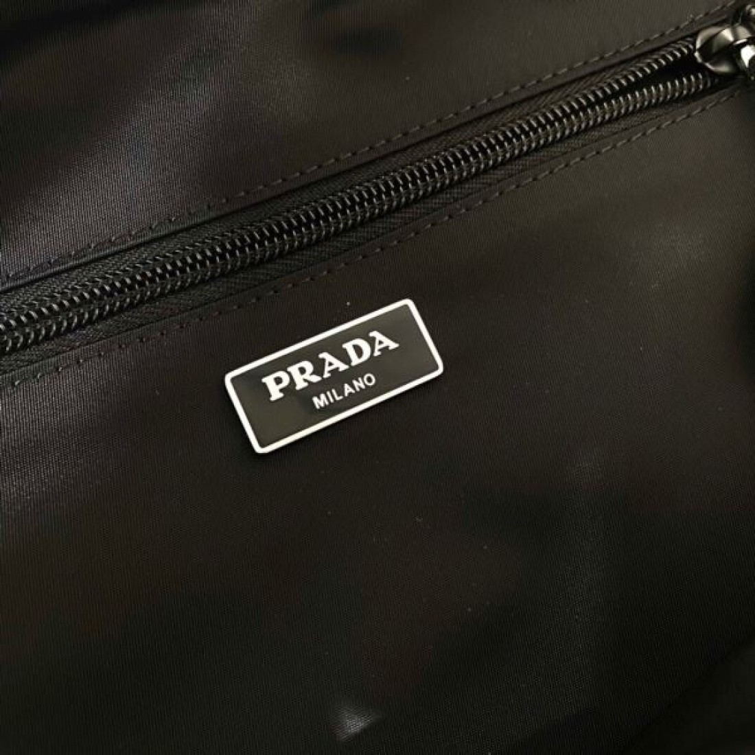 機能性とスタイルを兼備した PRADA プラダ コピー バックパック 人気急上昇中