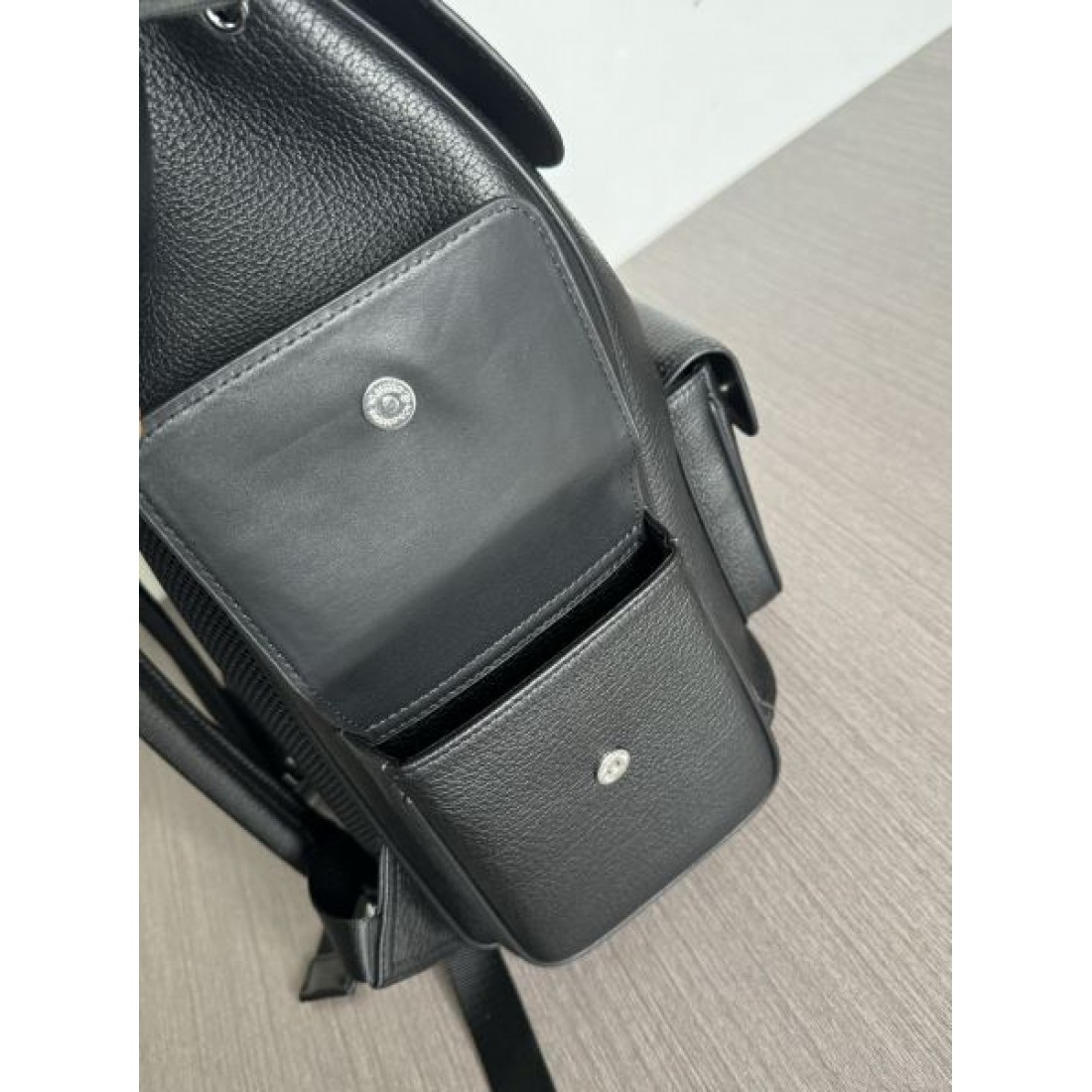 PRADA プラダ コピー バックパック 毎日使いたくなる魅力たっぷりの逸品