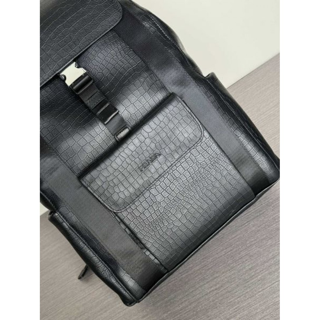 丈夫で洗練された魅力たっぷりのプラダ コピー バックパック PRADA