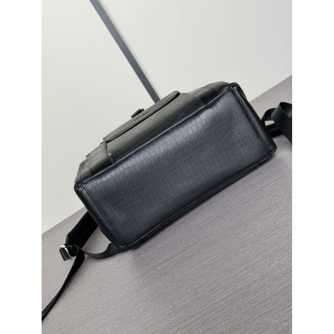 丈夫で洗練された魅力たっぷりのプラダ コピー バックパック PRADA