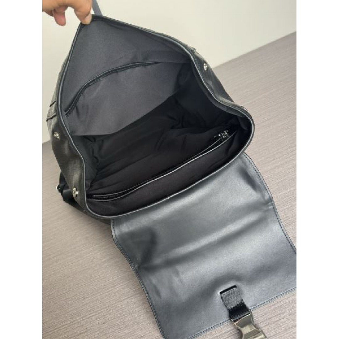 丈夫で洗練された魅力たっぷりのプラダ コピー バックパック PRADA