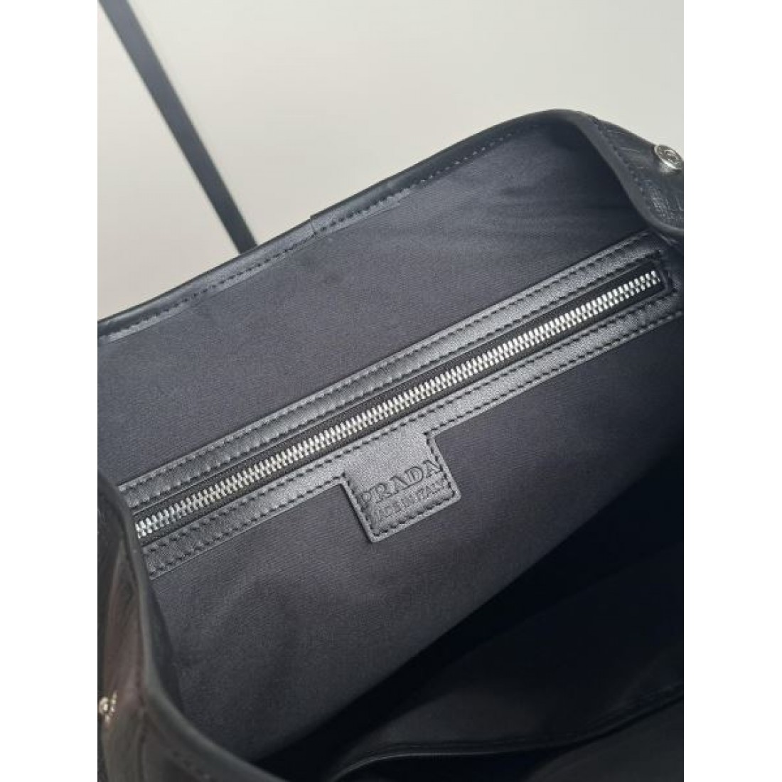 丈夫で洗練された魅力たっぷりのプラダ コピー バックパック PRADA