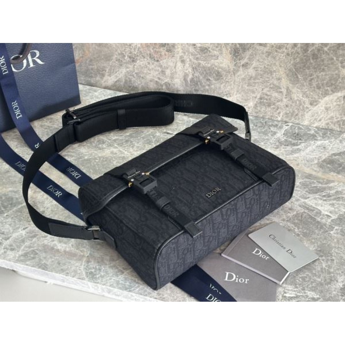 上質でモダンなデザインの DIOR ディオール コピー ショルダーバッグ