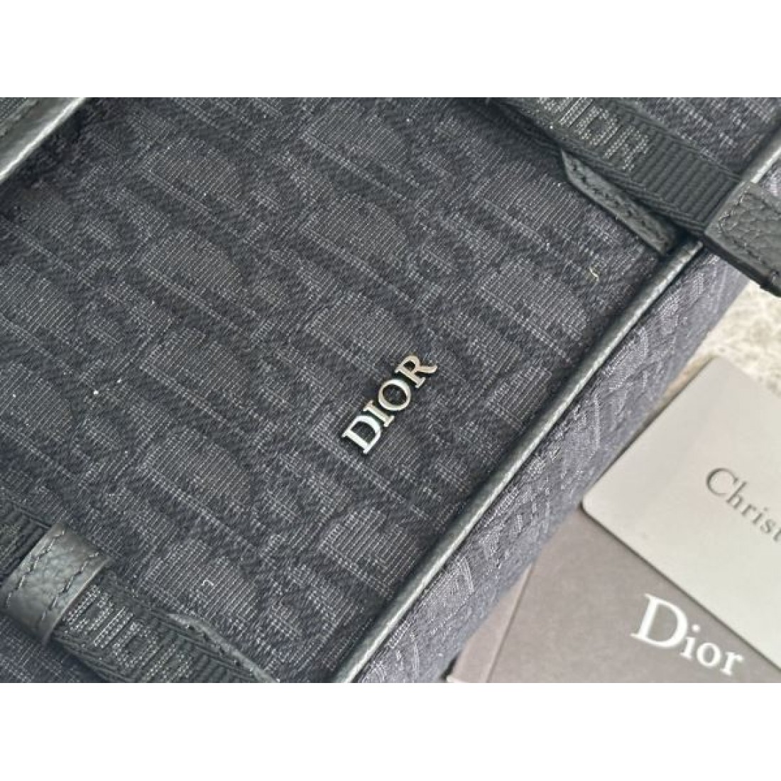 上質でモダンなデザインの DIOR ディオール コピー ショルダーバッグ