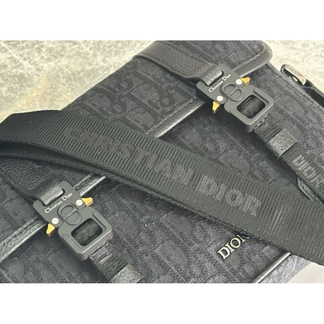 上質でモダンなデザインの DIOR ディオール コピー ショルダーバッグ