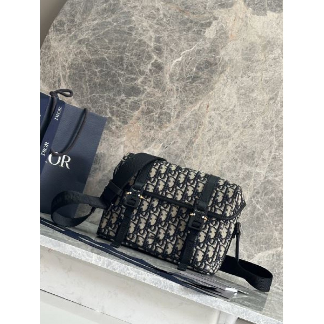 魅力的な DIOR コピー ショルダーバッグ 洗練されたディオールの逸品