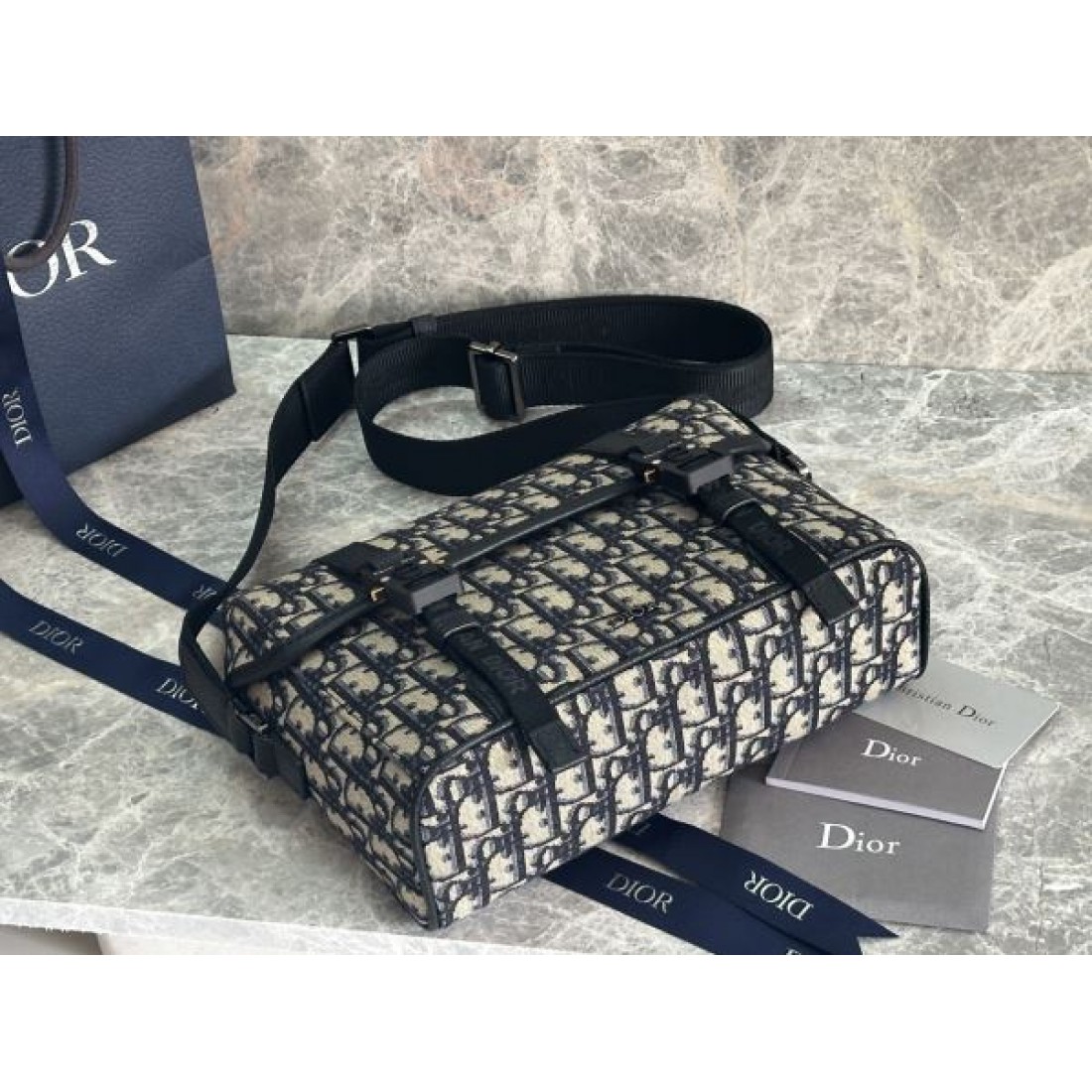 魅力的な DIOR コピー ショルダーバッグ 洗練されたディオールの逸品