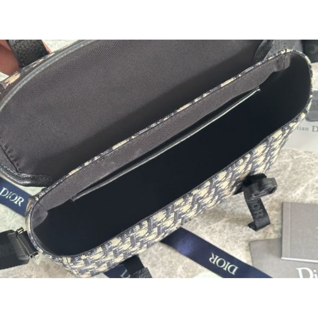 魅力的な DIOR コピー ショルダーバッグ 洗練されたディオールの逸品