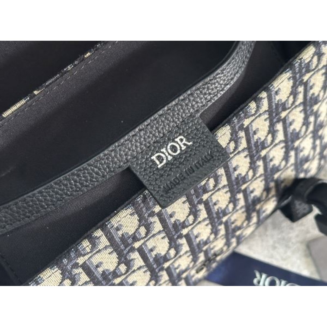 魅力的な DIOR コピー ショルダーバッグ 洗練されたディオールの逸品