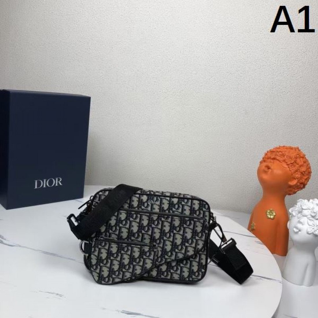 クラシックで落ち着いた印象の ディオール コピー ショルダーバッグ DIOR