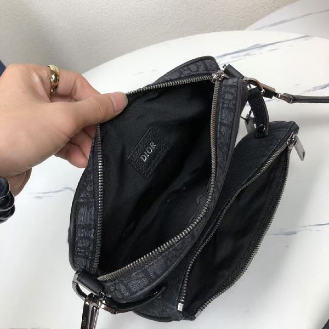  クラシックで落ち着いた印象の ディオール コピー ショルダーバッグ DIOR