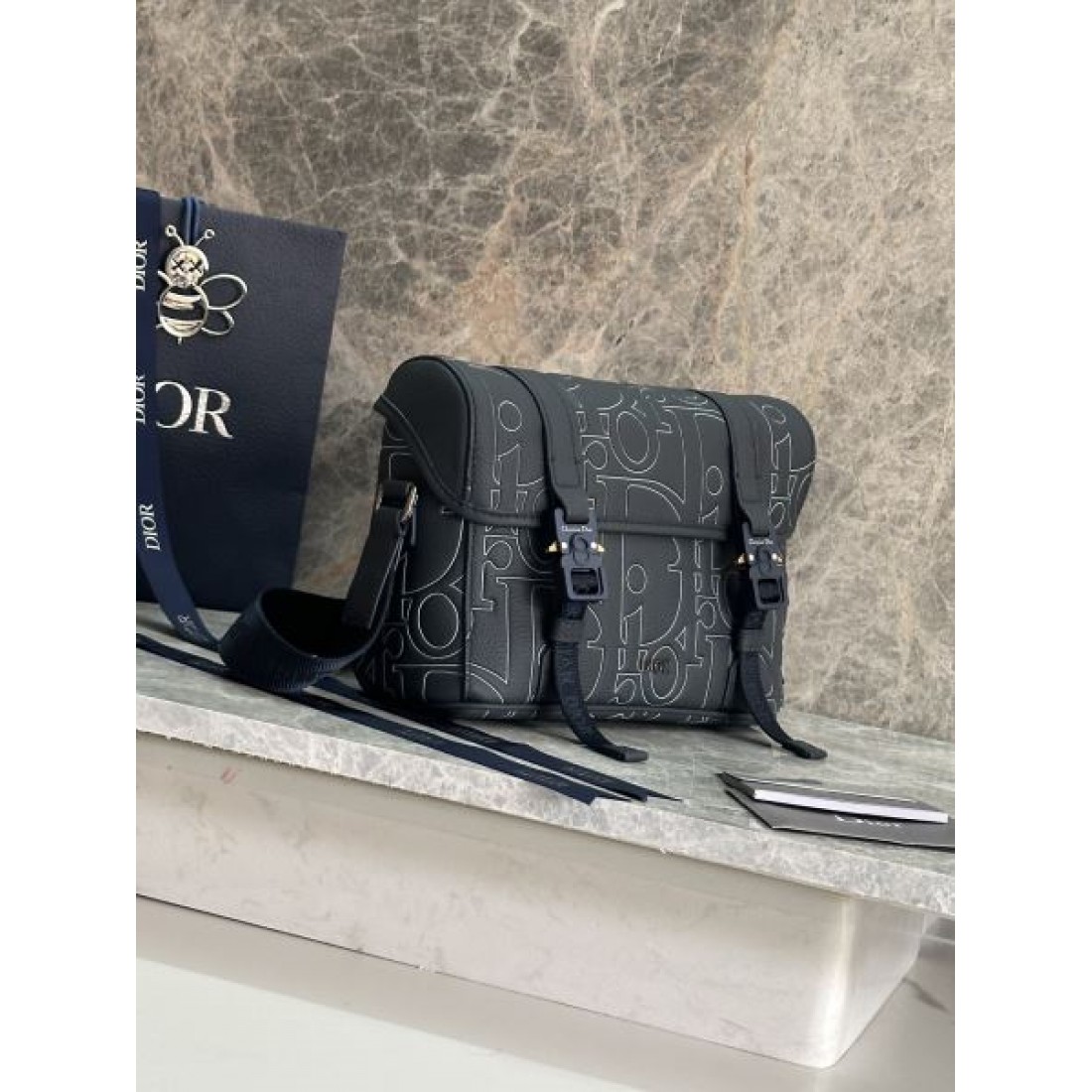  今注目のデザイン！ディオール コピー ショルダーバッグ DIOR で魅せる