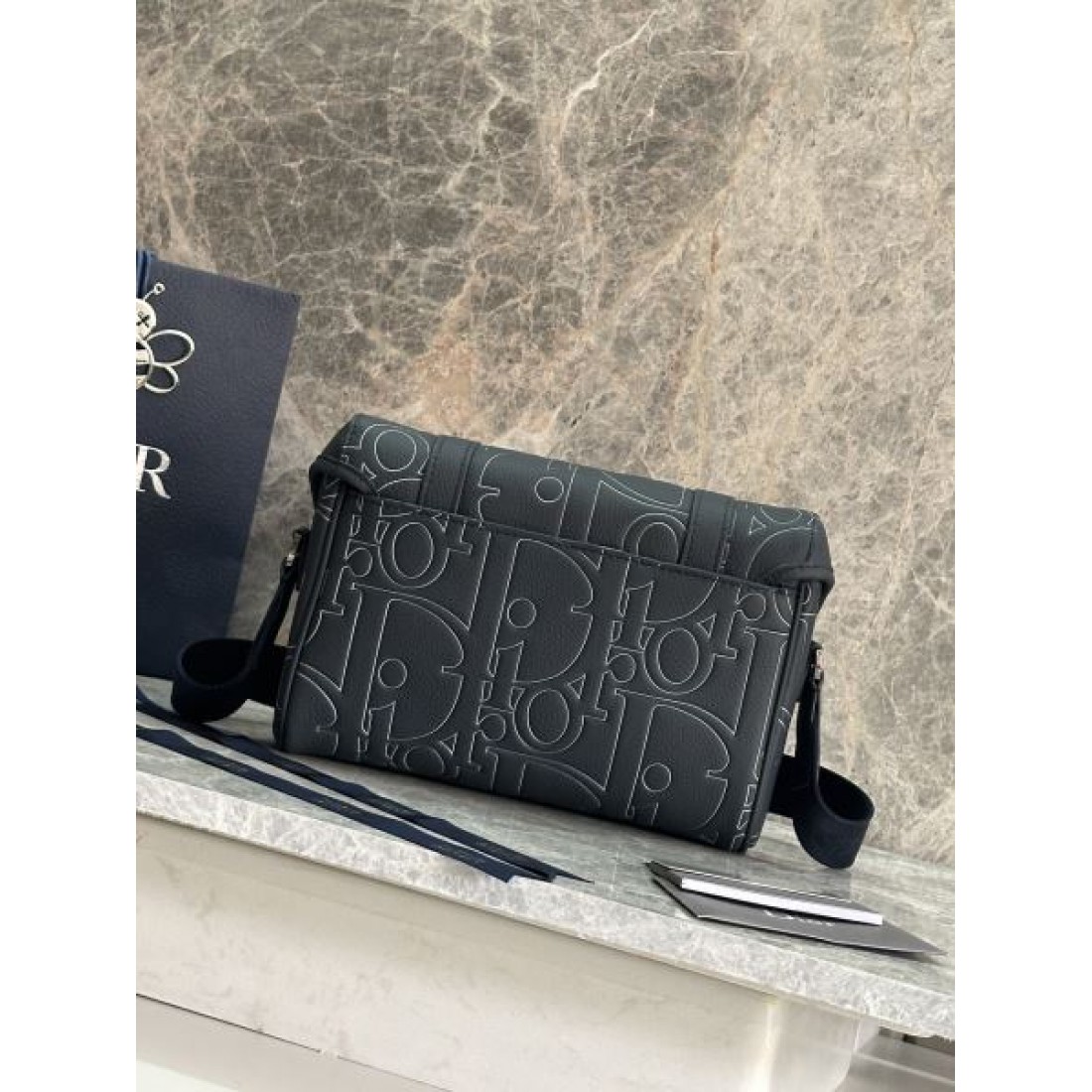  今注目のデザイン！ディオール コピー ショルダーバッグ DIOR で魅せる