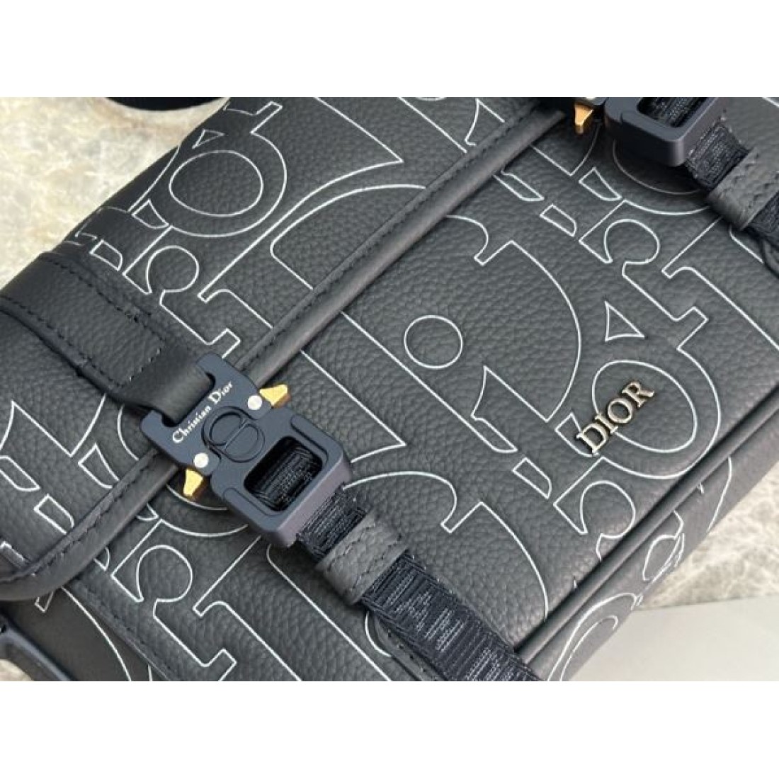  今注目のデザイン！ディオール コピー ショルダーバッグ DIOR で魅せる