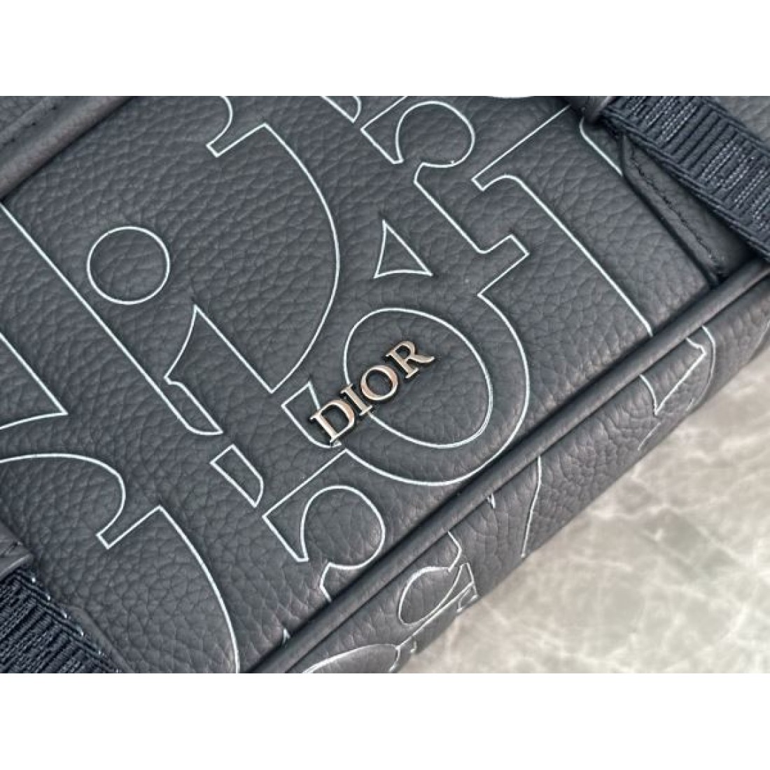  今注目のデザイン！ディオール コピー ショルダーバッグ DIOR で魅せる