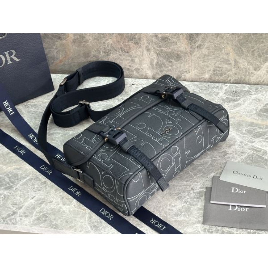  今注目のデザイン！ディオール コピー ショルダーバッグ DIOR で魅せる