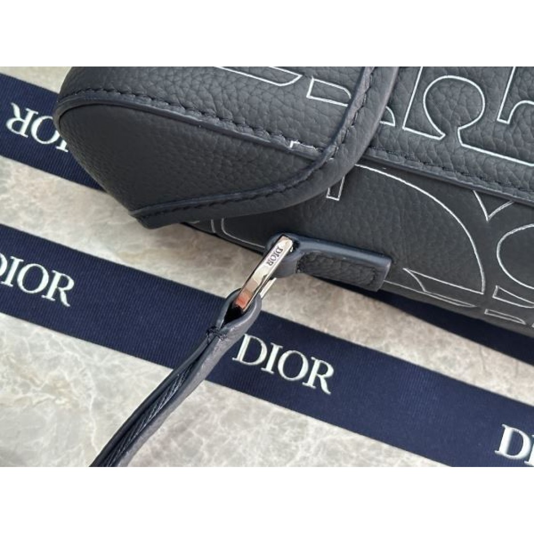  今注目のデザイン！ディオール コピー ショルダーバッグ DIOR で魅せる