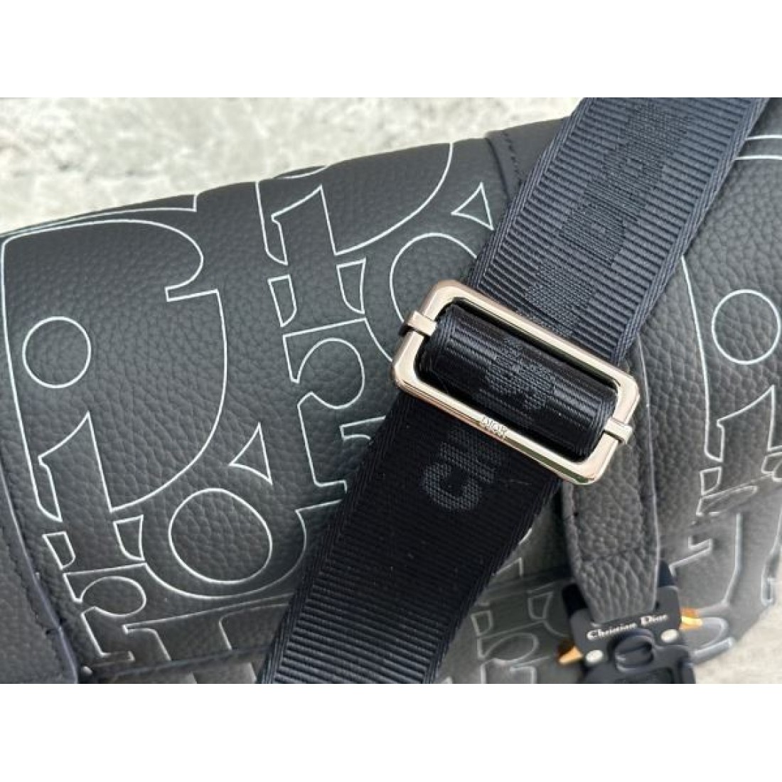  今注目のデザイン！ディオール コピー ショルダーバッグ DIOR で魅せる