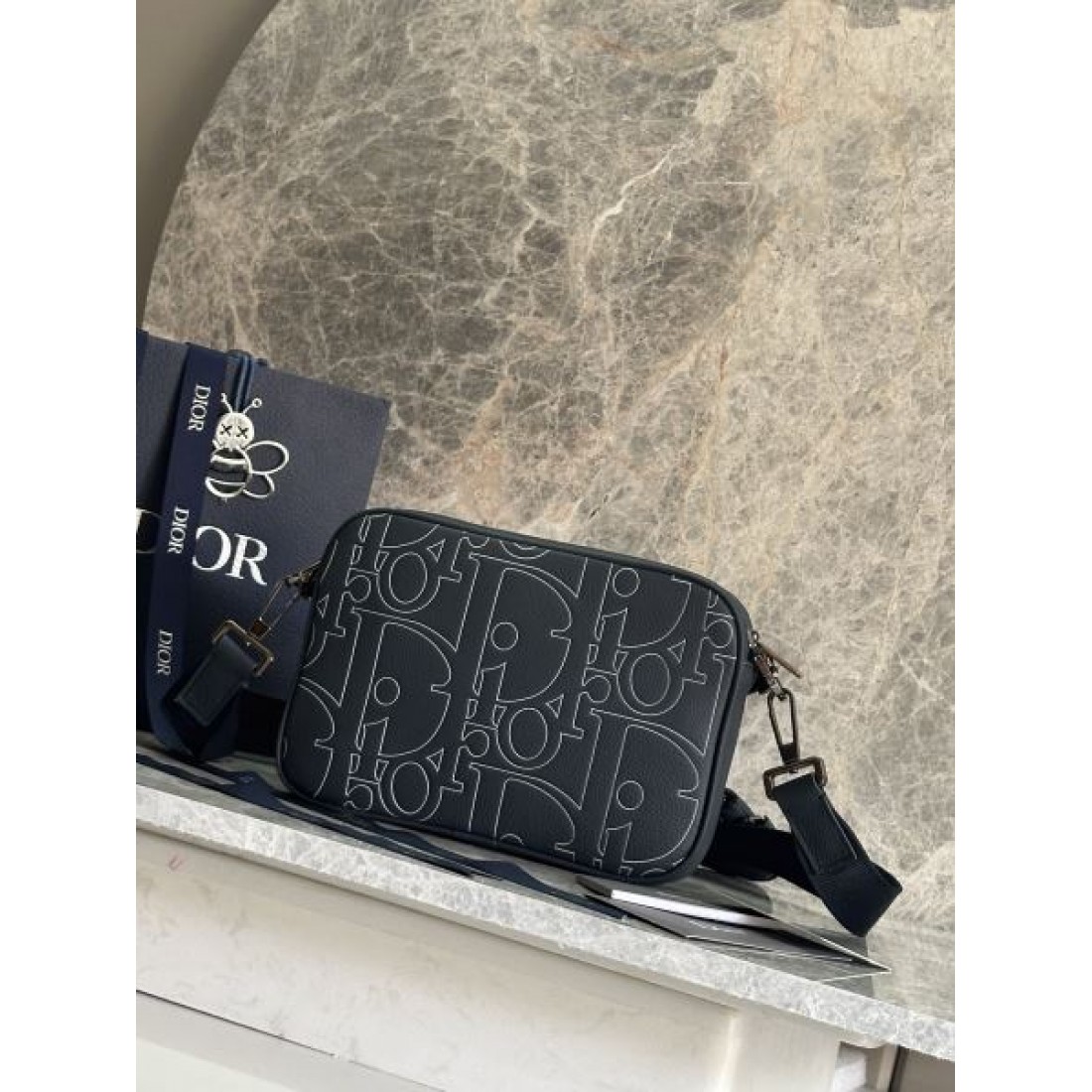 洗練された雰囲気漂う DIOR コピー ショルダーバッグ ディオールの美学