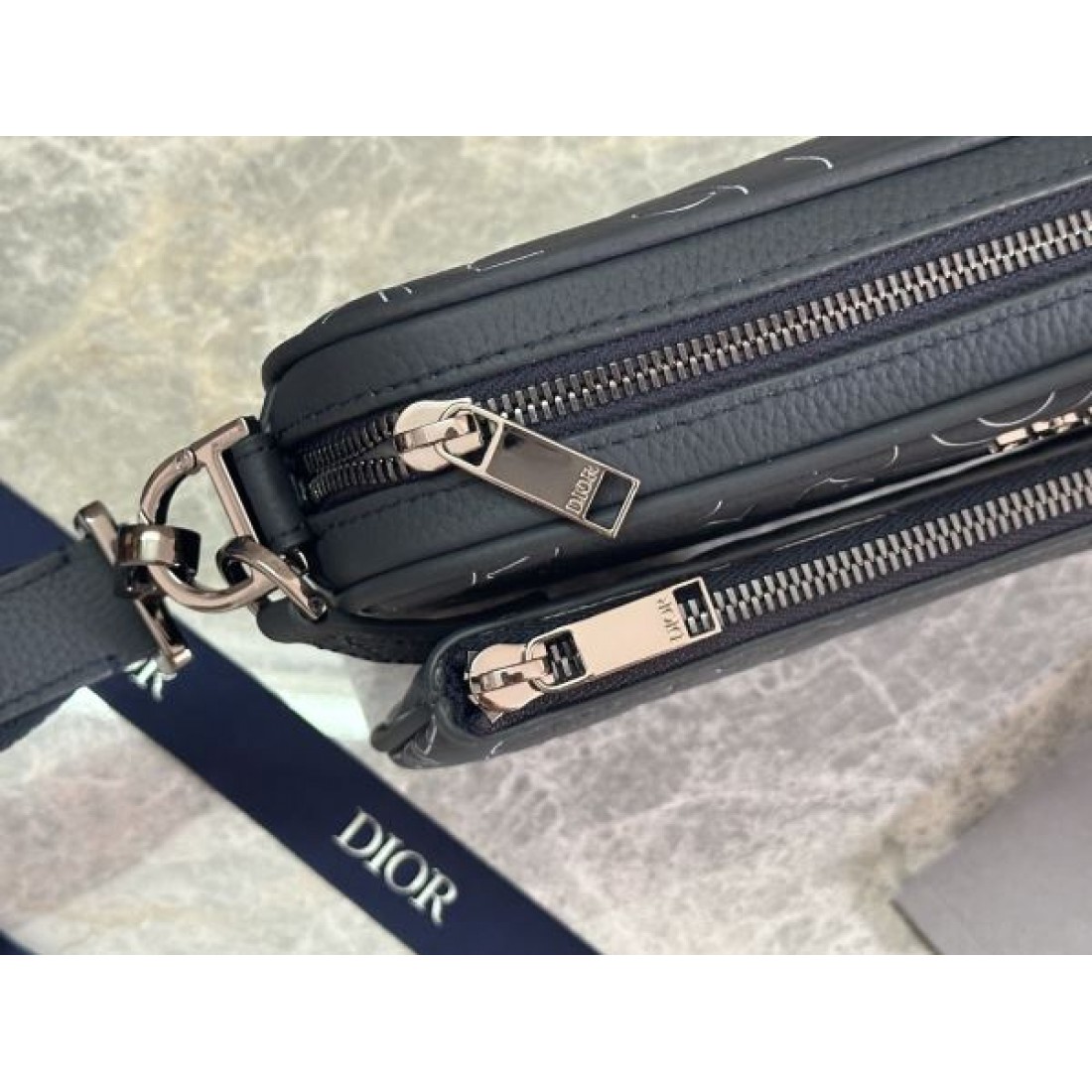 洗練された雰囲気漂う DIOR コピー ショルダーバッグ ディオールの美学