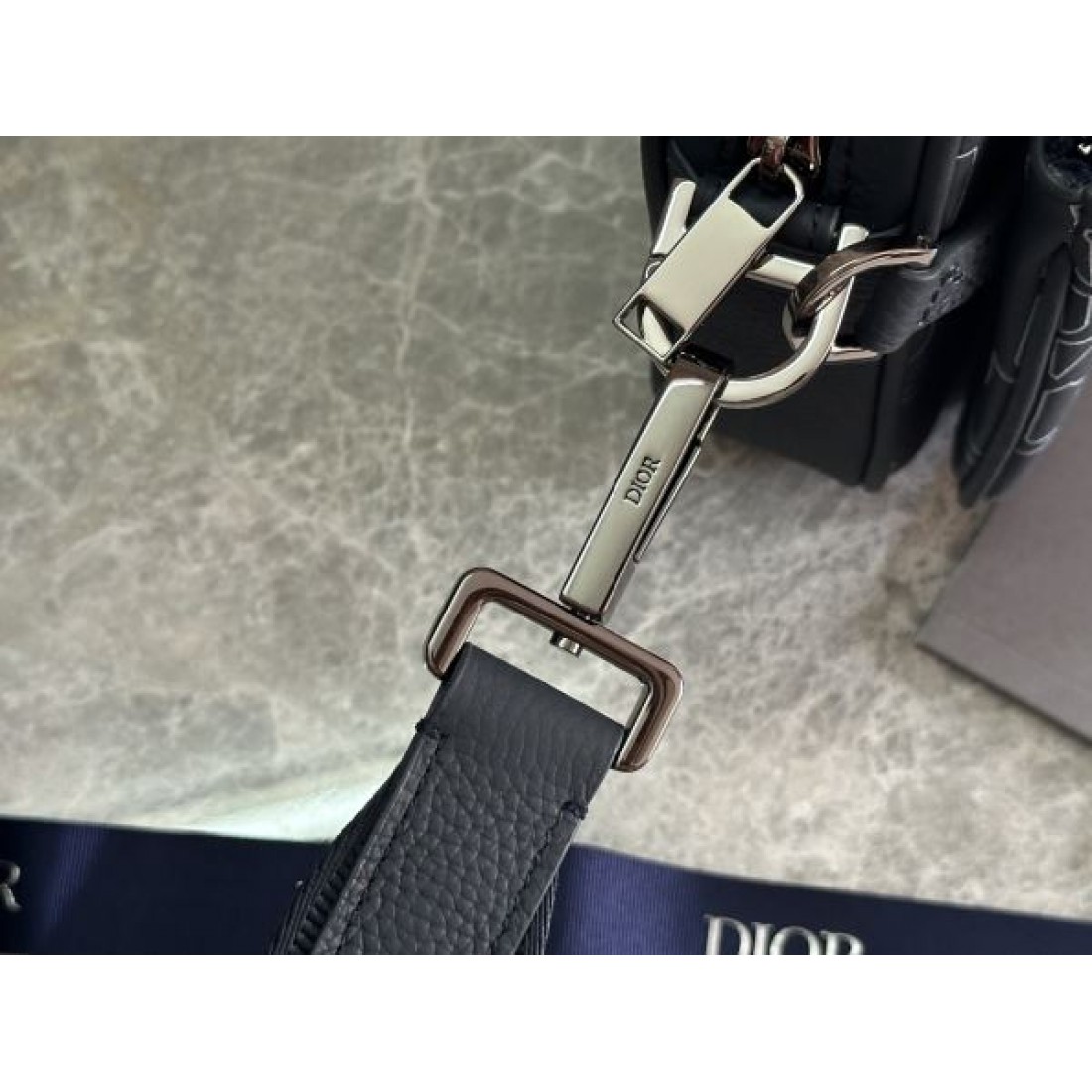 洗練された雰囲気漂う DIOR コピー ショルダーバッグ ディオールの美学