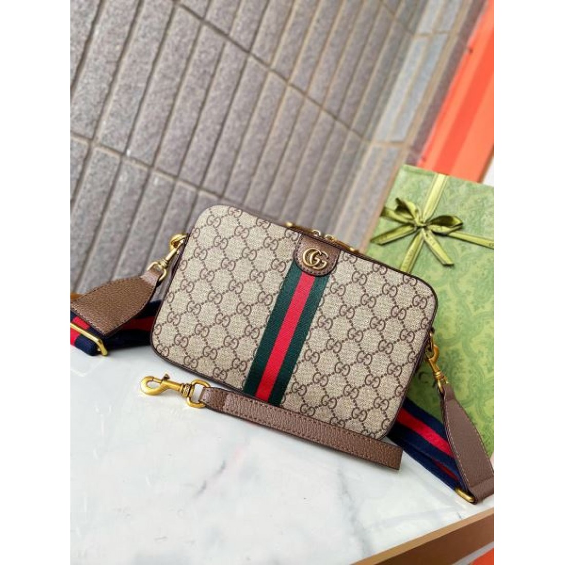 人気急上昇中の GUCCI グッチ コピー ショルダーバッグ 軽やかで実用的な