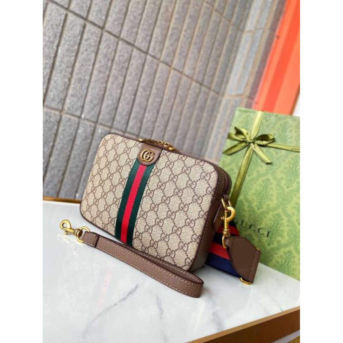 人気急上昇中の GUCCI グッチ コピー ショルダーバッグ 軽やかで実用的な