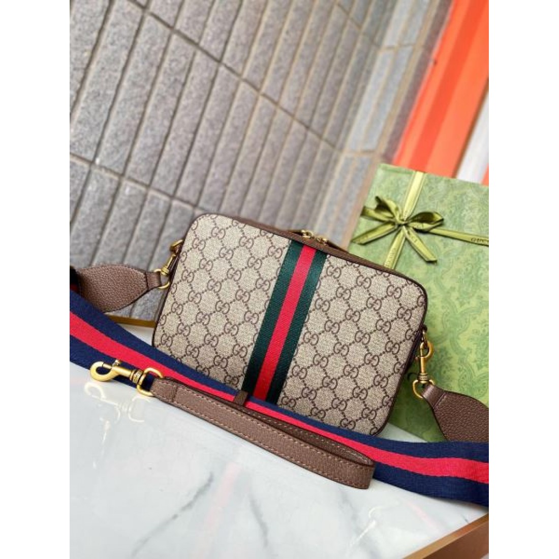 人気急上昇中の GUCCI グッチ コピー ショルダーバッグ 軽やかで実用的な