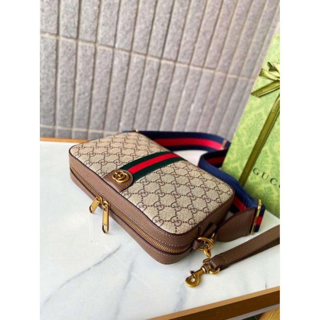人気急上昇中の GUCCI グッチ コピー ショルダーバッグ 軽やかで実用的な