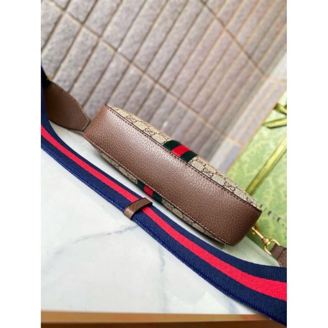 人気急上昇中の GUCCI グッチ コピー ショルダーバッグ 軽やかで実用的な