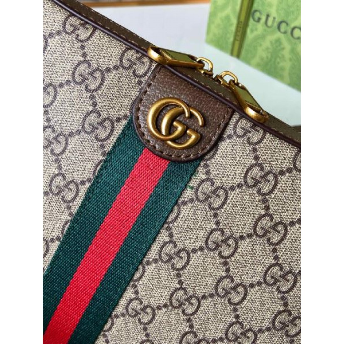 人気急上昇中の GUCCI グッチ コピー ショルダーバッグ 軽やかで実用的な
