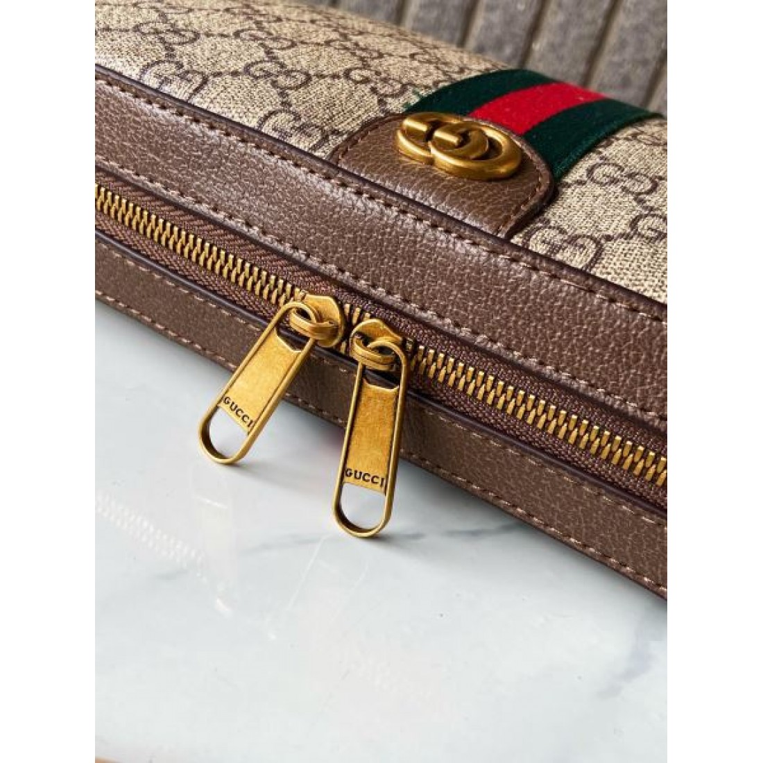 人気急上昇中の GUCCI グッチ コピー ショルダーバッグ 軽やかで実用的な