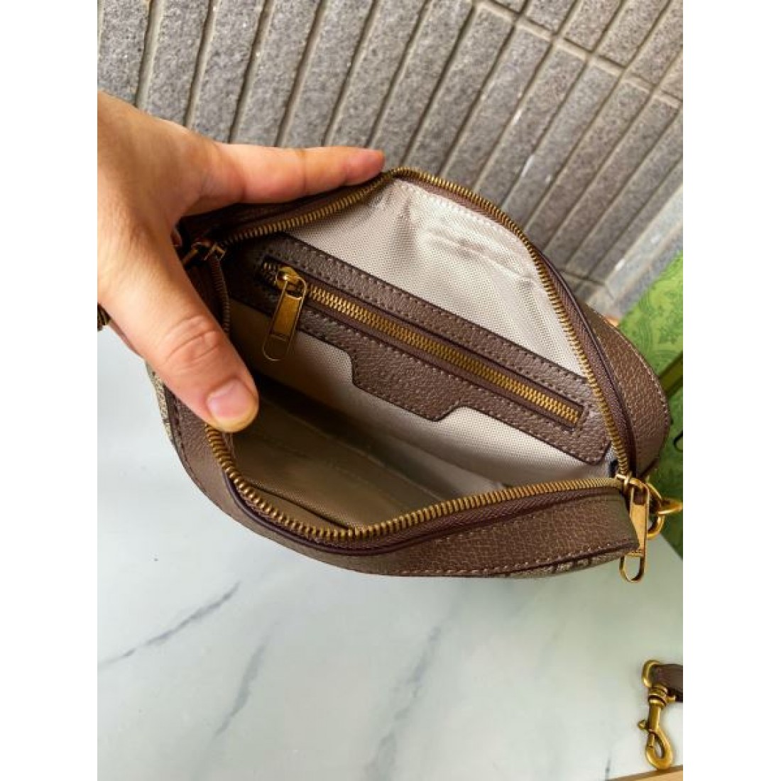 人気急上昇中の GUCCI グッチ コピー ショルダーバッグ 軽やかで実用的な