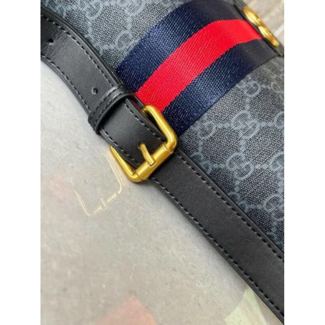 洗練されたシルエット グッチ コピー ショルダーバッグ GUCCIで華やかさ