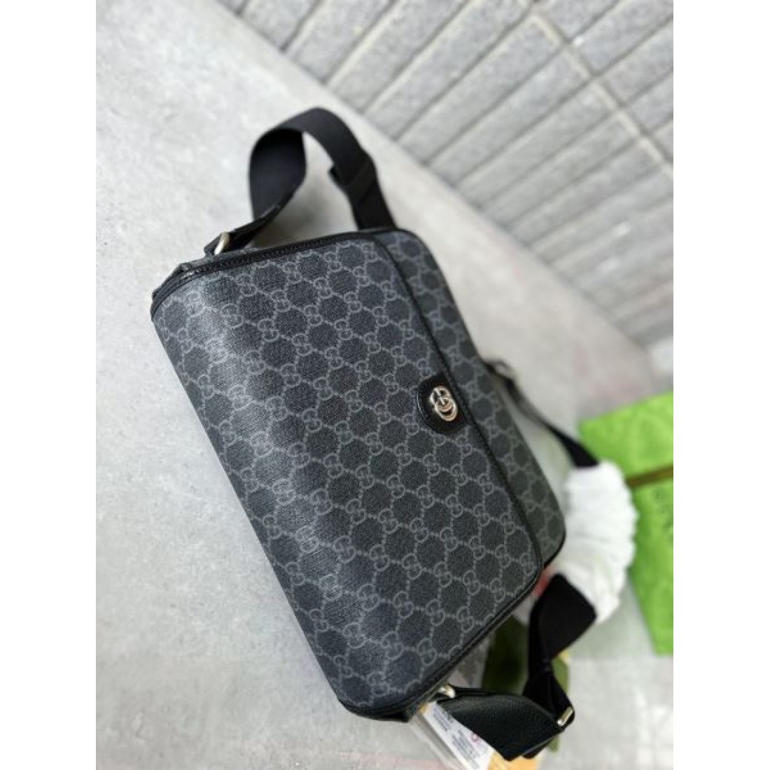 実用性も兼ね備えた GUCCI グッチ コピー ショルダーバッグ 軽快で
