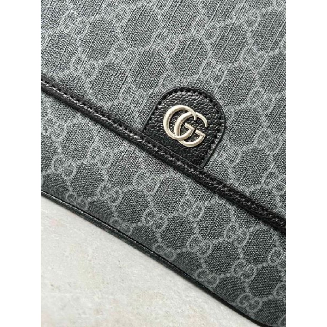 実用性も兼ね備えた GUCCI グッチ コピー ショルダーバッグ 軽快で