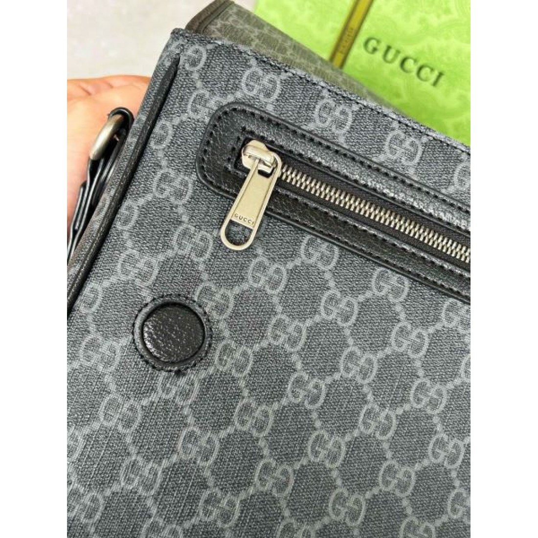 実用性も兼ね備えた GUCCI グッチ コピー ショルダーバッグ 軽快で