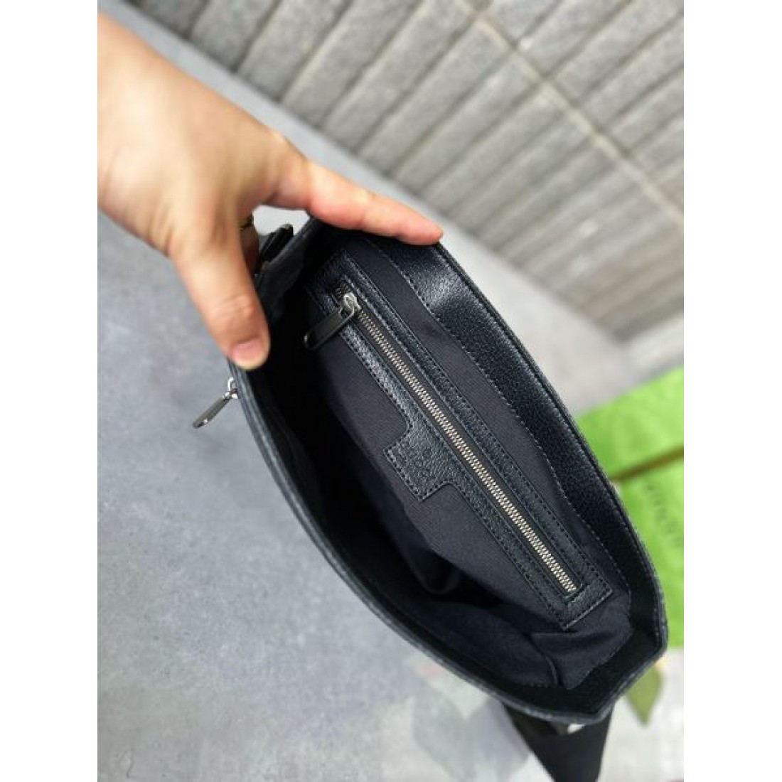 実用性も兼ね備えた GUCCI グッチ コピー ショルダーバッグ 軽快で