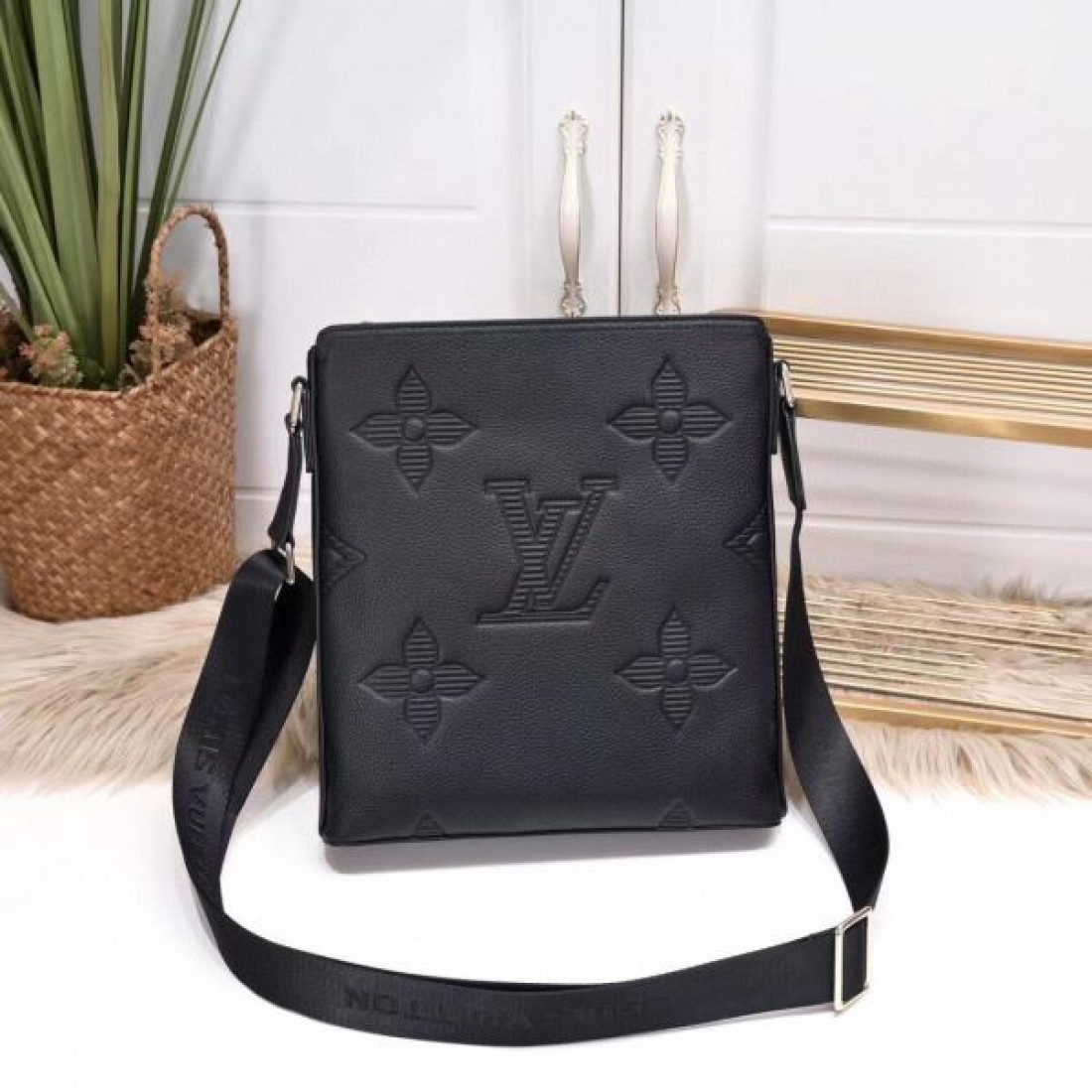 モダンで洗練された印象 LOUIS VUITTON コピー ショルダーバッグ ルイヴィトン