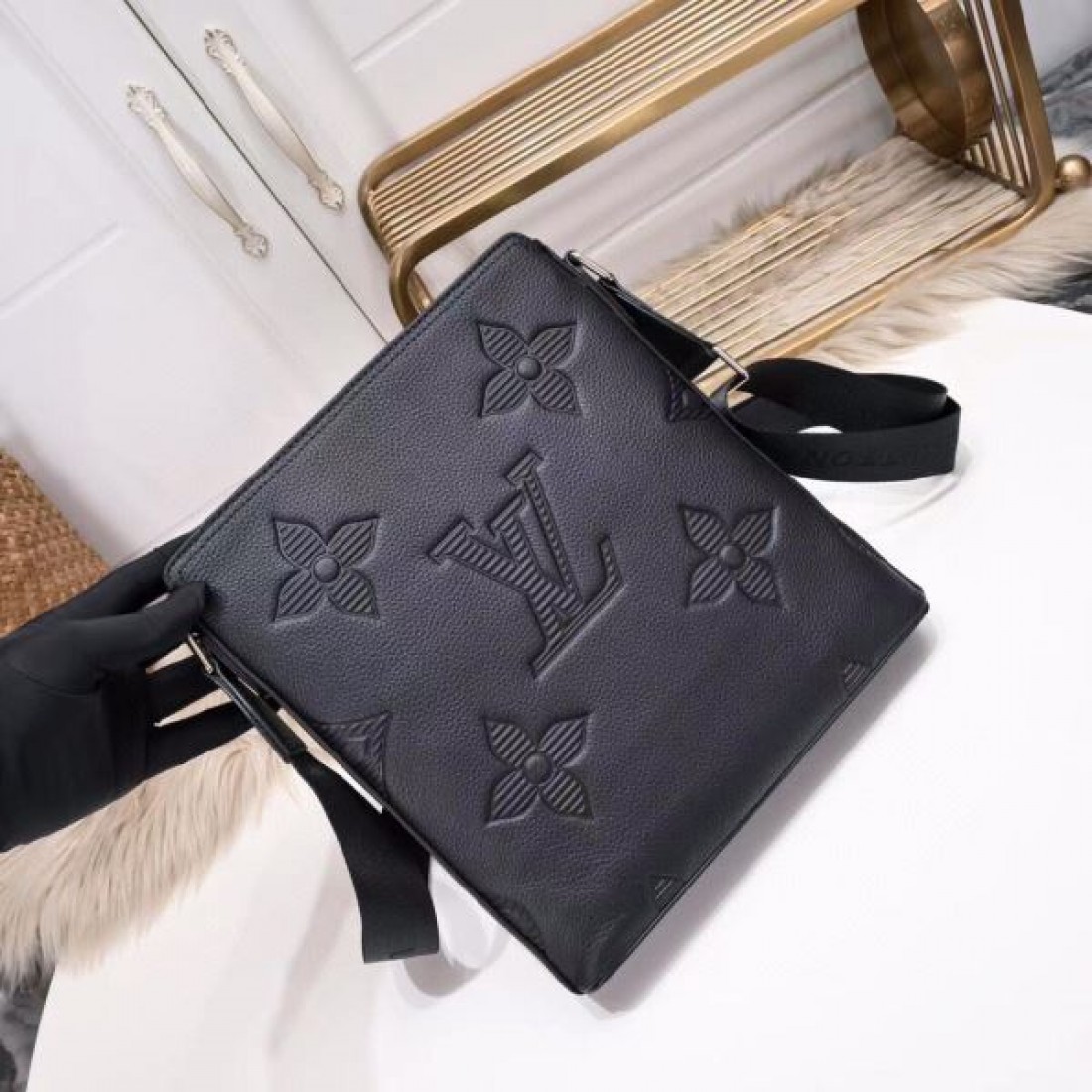  モダンで洗練された印象 LOUIS VUITTON コピー ショルダーバッグ ルイヴィトン