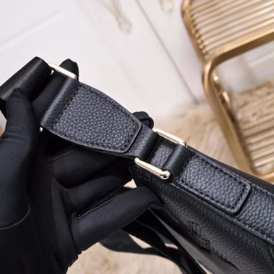  モダンで洗練された印象 LOUIS VUITTON コピー ショルダーバッグ ルイヴィトン