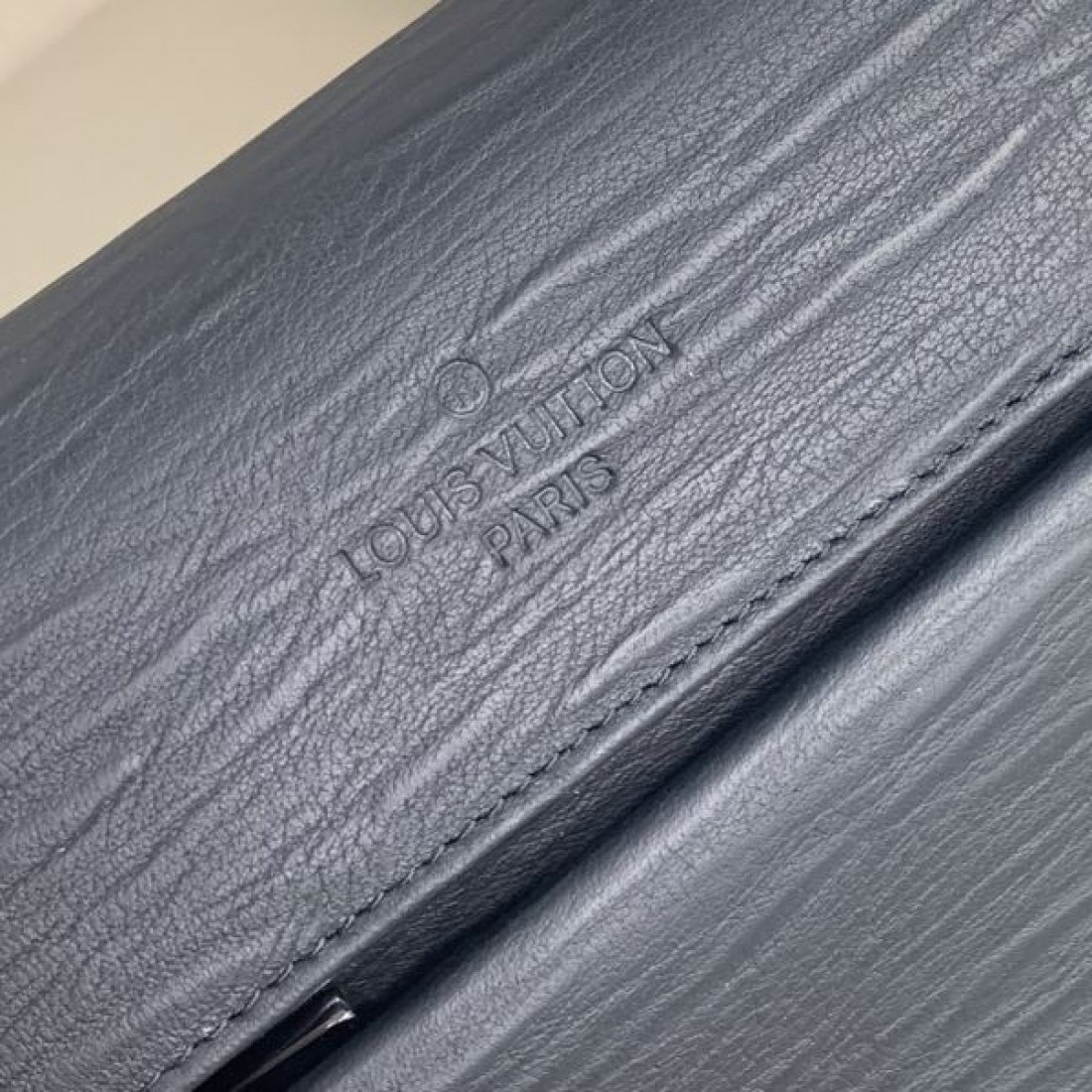 上品かつ機能的な ルイヴィトン コピー ショルダーバッグ LOUIS VUITTONで日常に輝きを